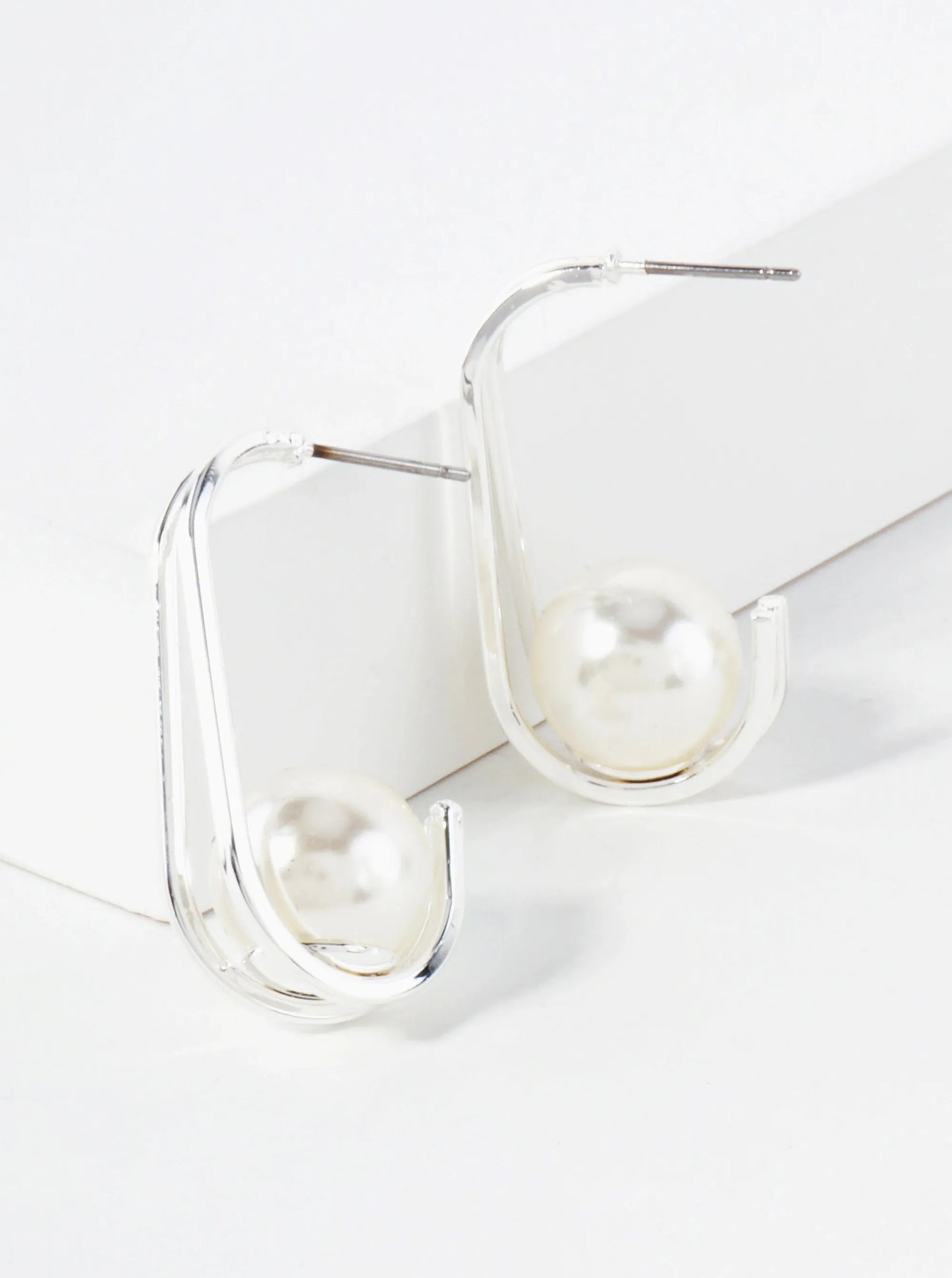 Pearl Poilished Hoop Earrings
