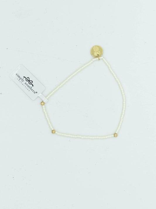 Simply Southern Off White & Gold Beaded Bracelet