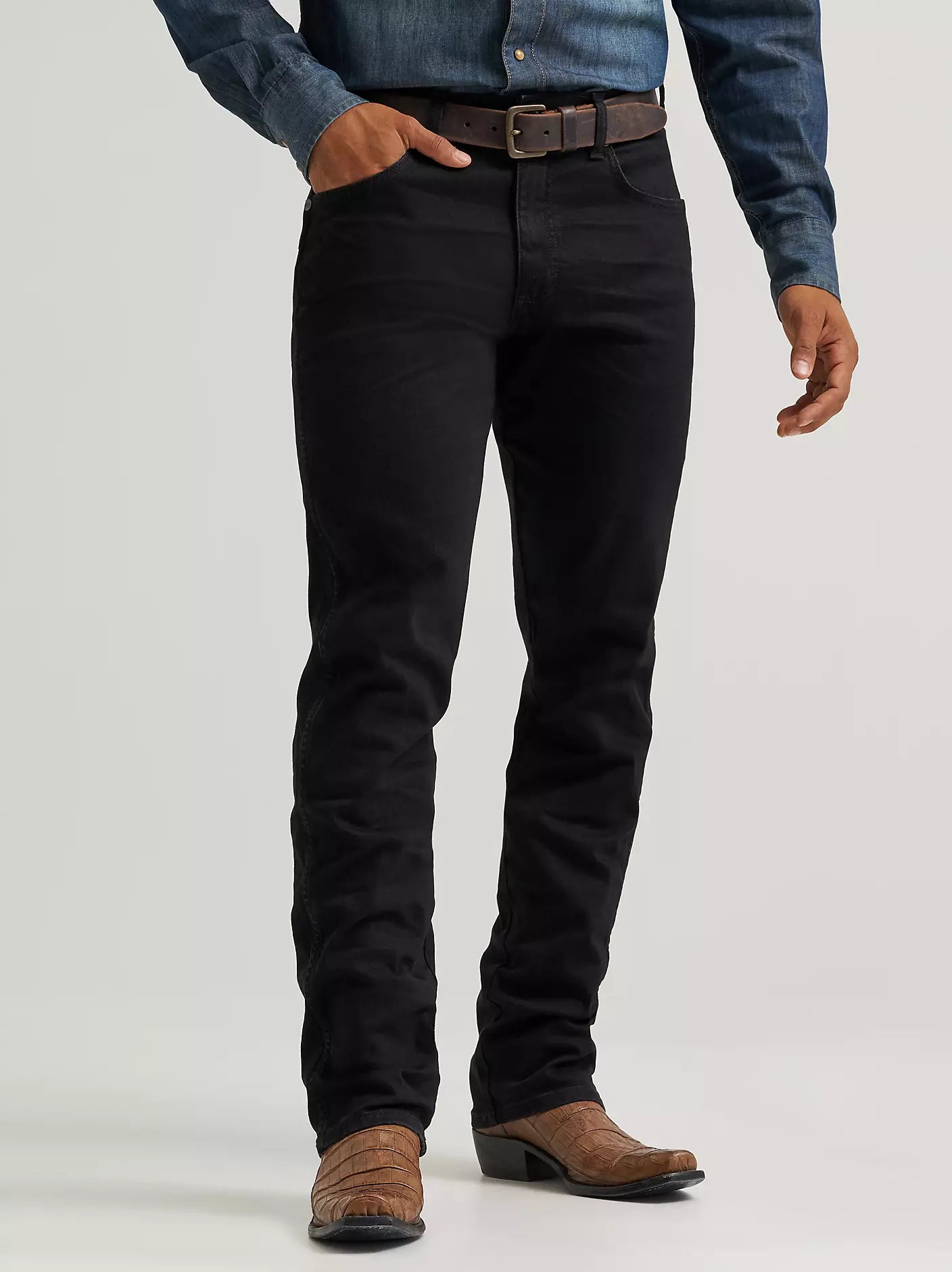 Men's Wrangler Black Retro Slim Straight Jean