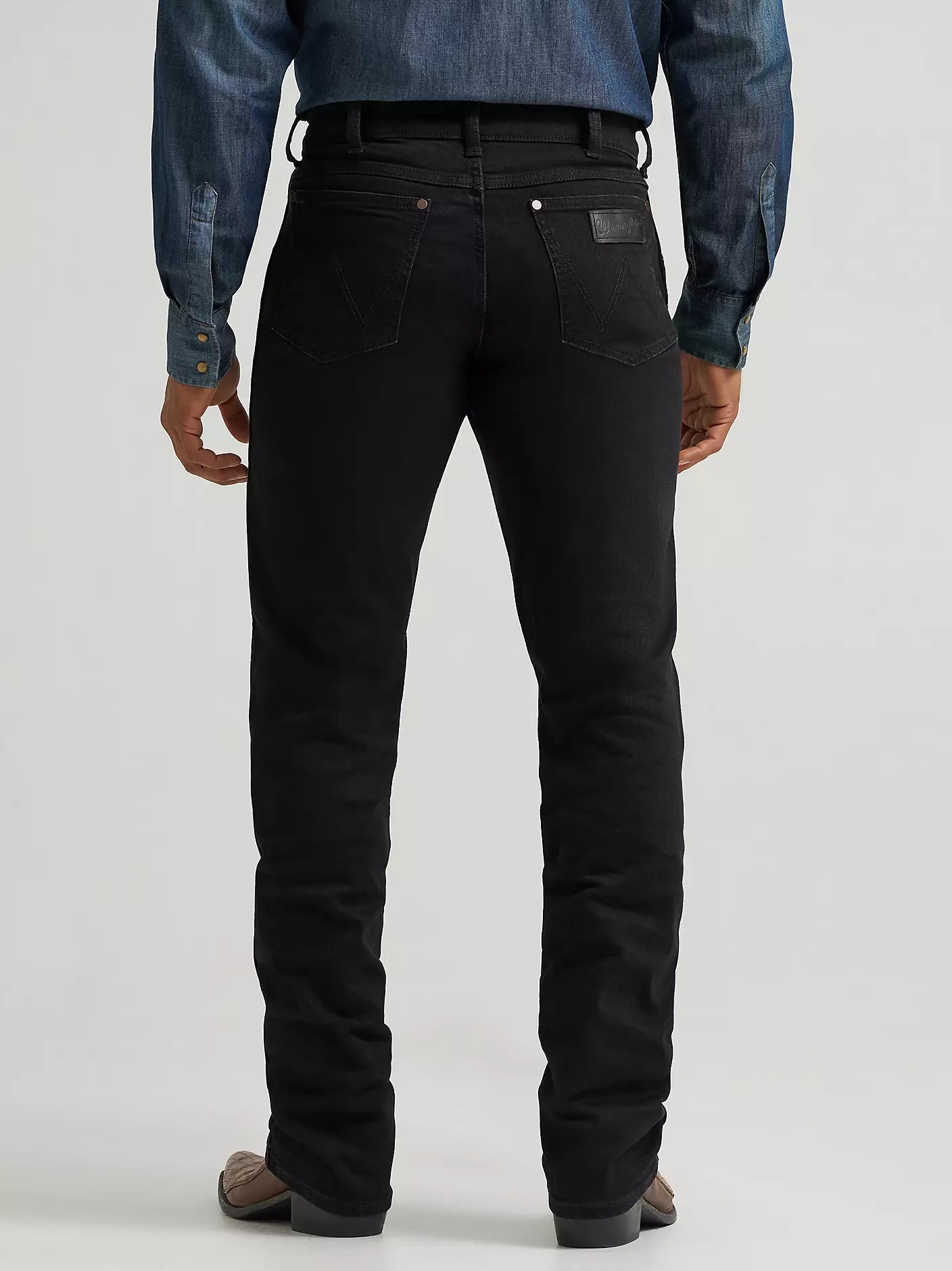 Men's Wrangler Black Retro Slim Straight Jean