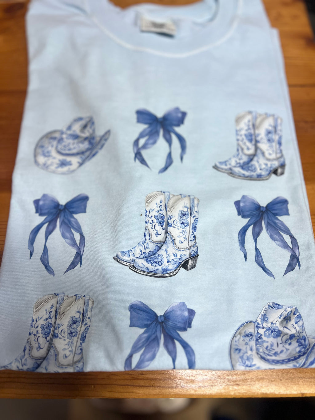 Blue toile boots  Short Sleeve Tee