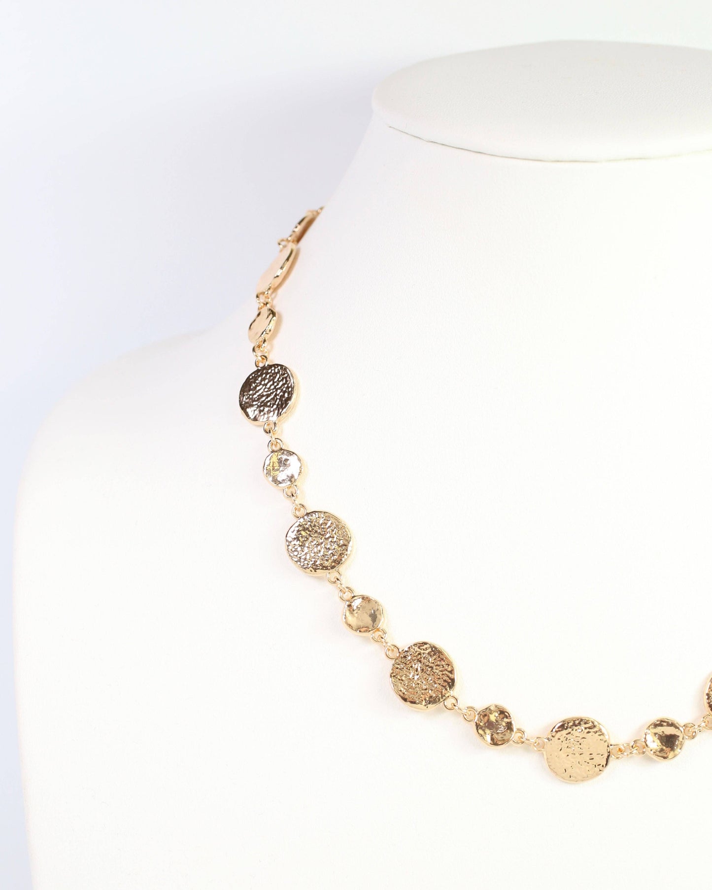 Danvers 16" Hammered Circle Necklace Gold