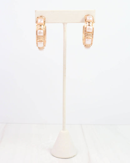 Allie Hammered Gold Earring Pearl