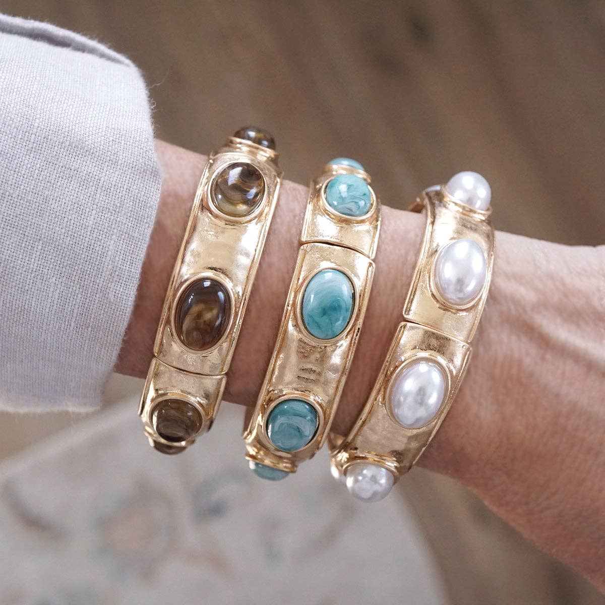 Sunlit Horizon – Wide Golden Bangle with Oval Cabochons